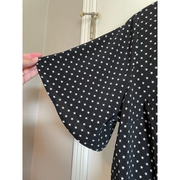 Catherines black stars short sleeve blouse lightweight collar buttons Size 14-16 - Picture 4 of 6